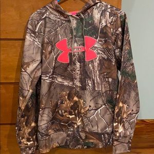 under armor camp and pink hoodie